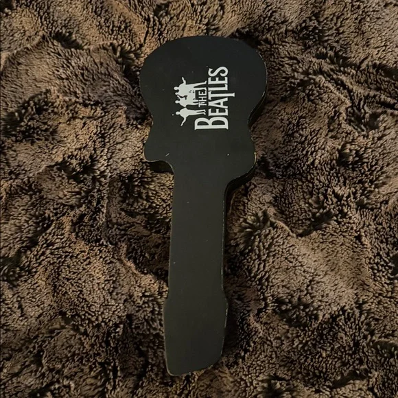 The Beatles Apple Corps Ltd. watch in its original wooden guitar-shaped case. - Picture 2 of 10